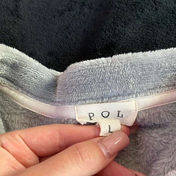 Tommy Hilfiger Plush Sweatshirt - Picture 5 of 5